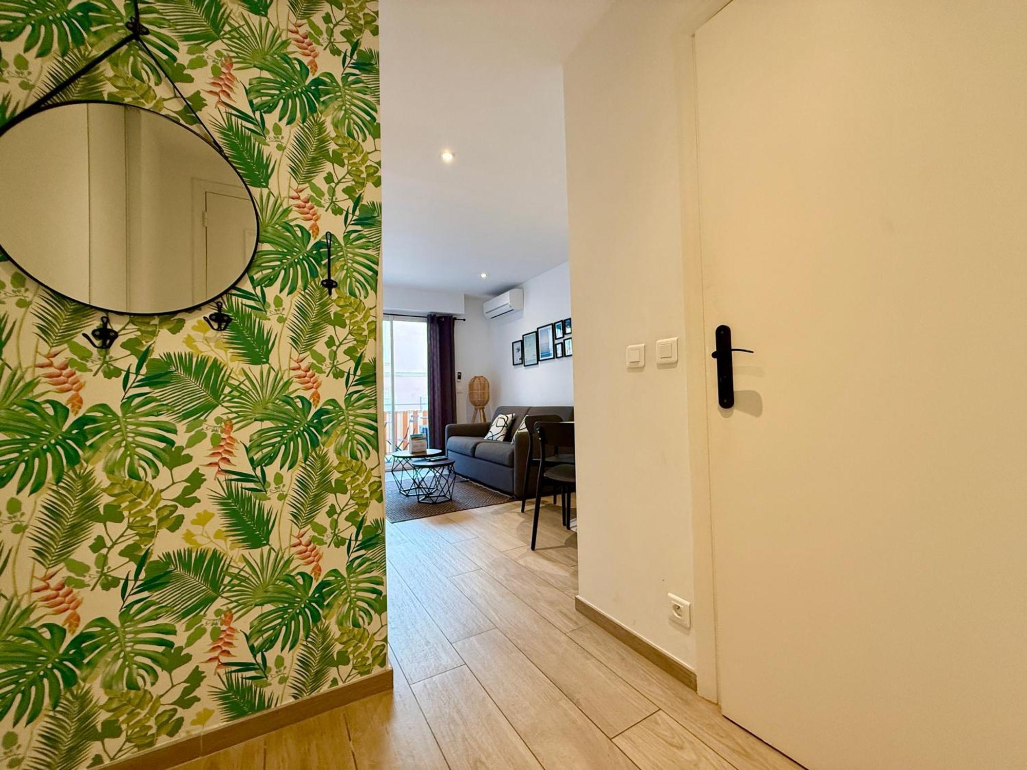 Apartment C001-beau Neuf Situe Au Centre *