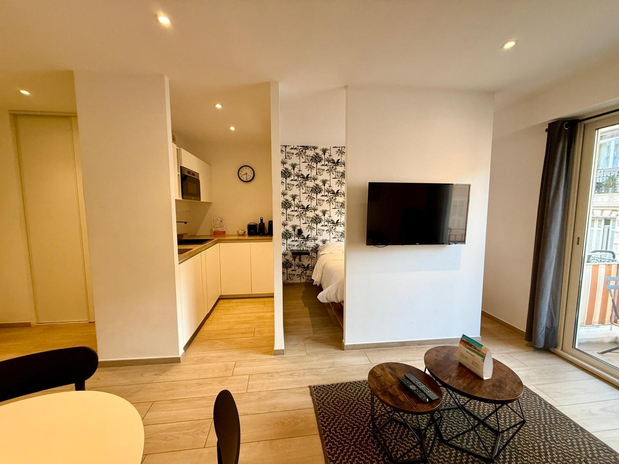 Apartment C001-beau Neuf Situe Au Centre *