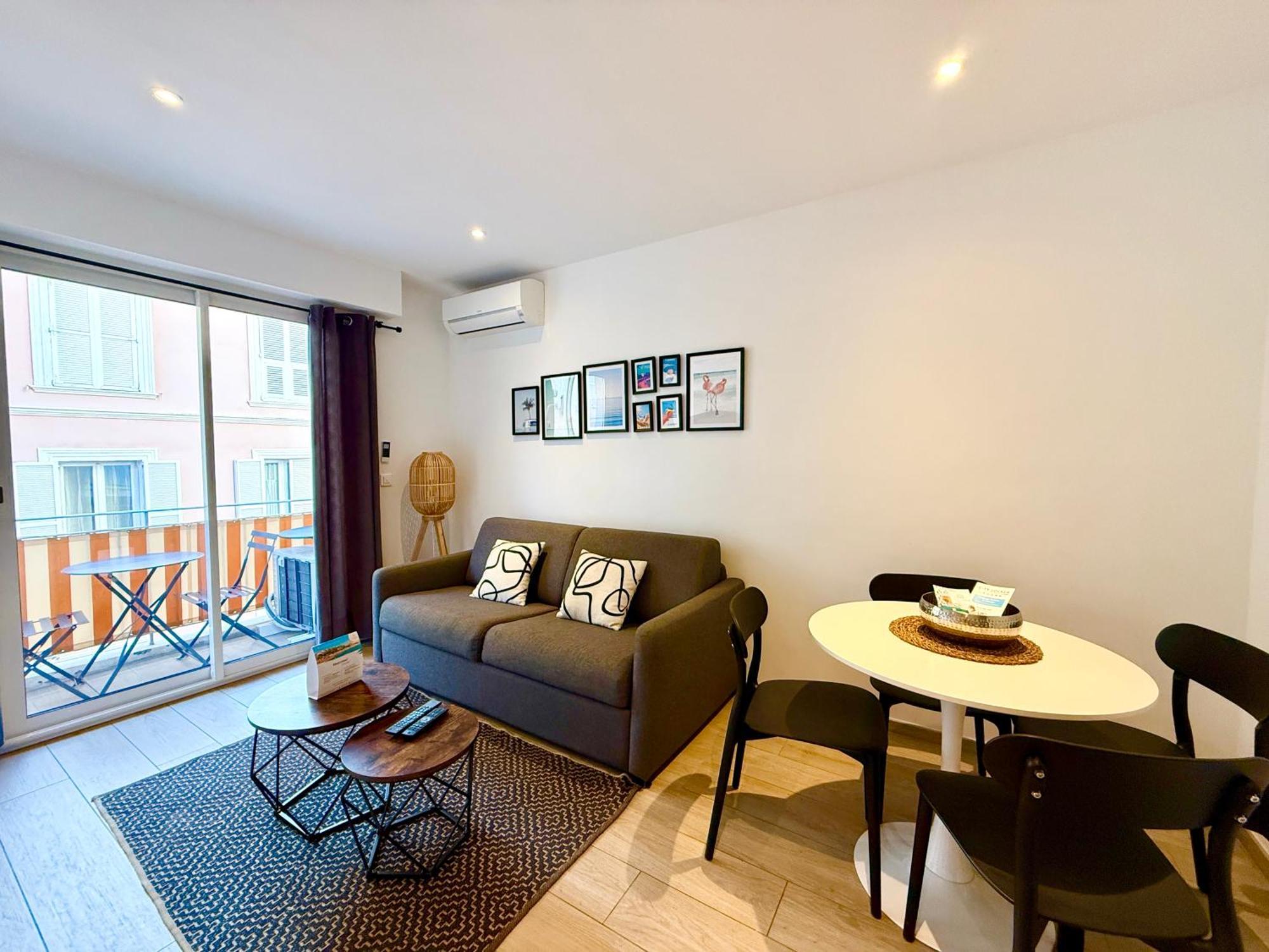 C001-beau Neuf Situe Au Centre Apartment *